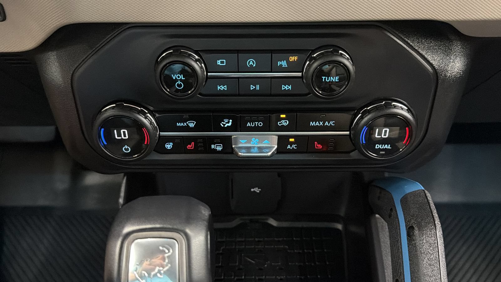 Used 2024 Ford Bronco Wildtrak AWD/4WD image 23
