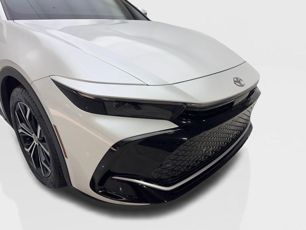 Used 2023 Toyota Crown XLE image 17