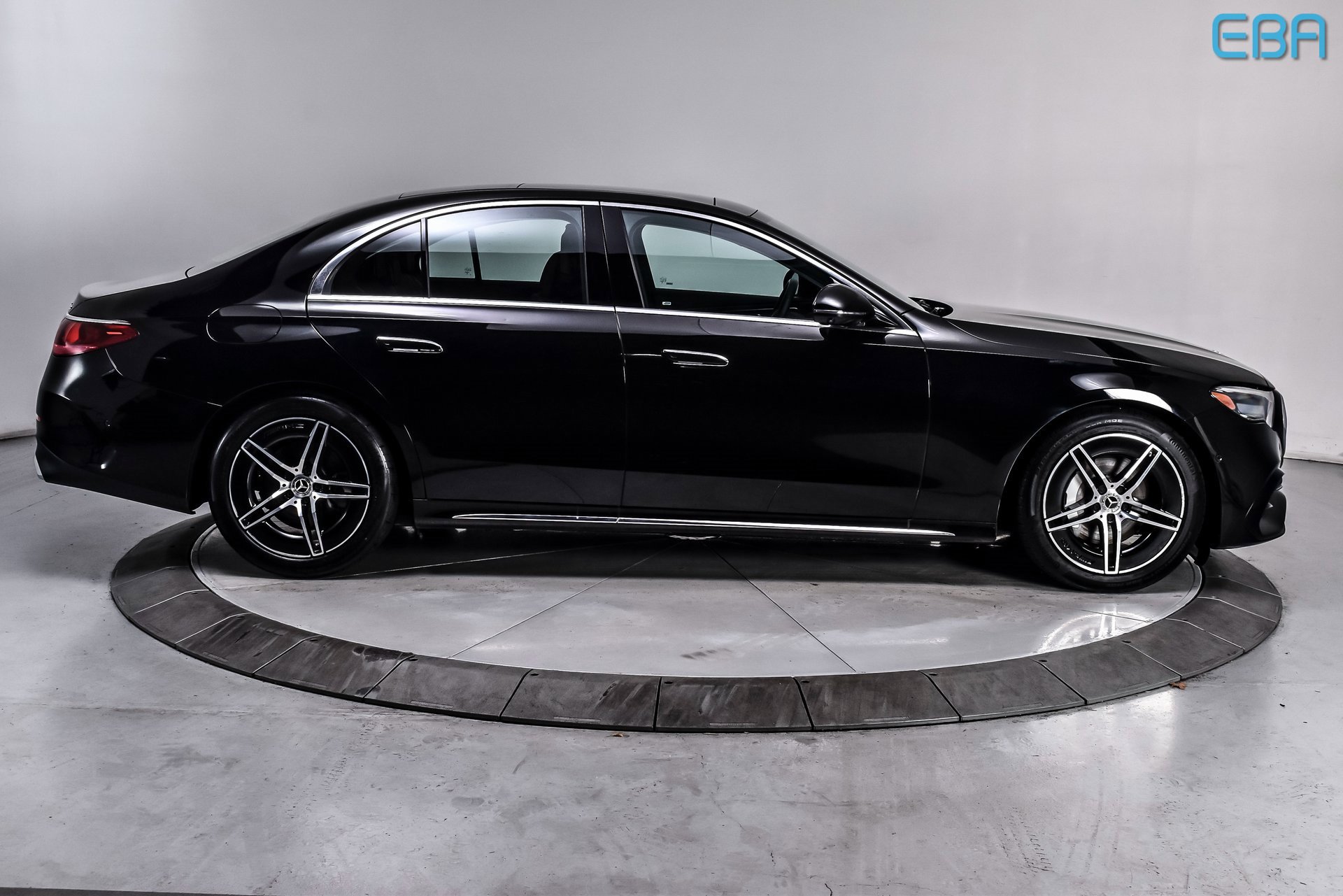 Used 2025 Mercedes-Benz E 350 4MATIC Sedan image 7