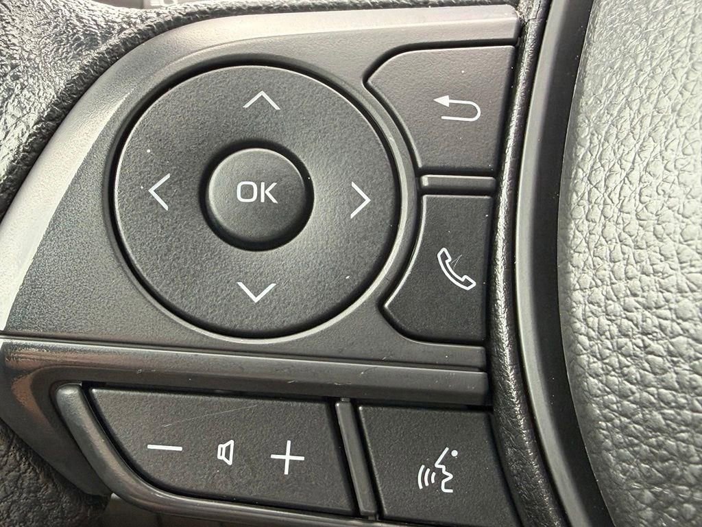 Used 2025 Toyota Corolla LE FWD image 23