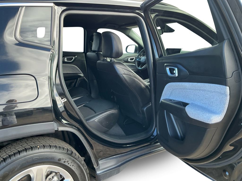 Used 2024 Jeep Compass Latitude image 20