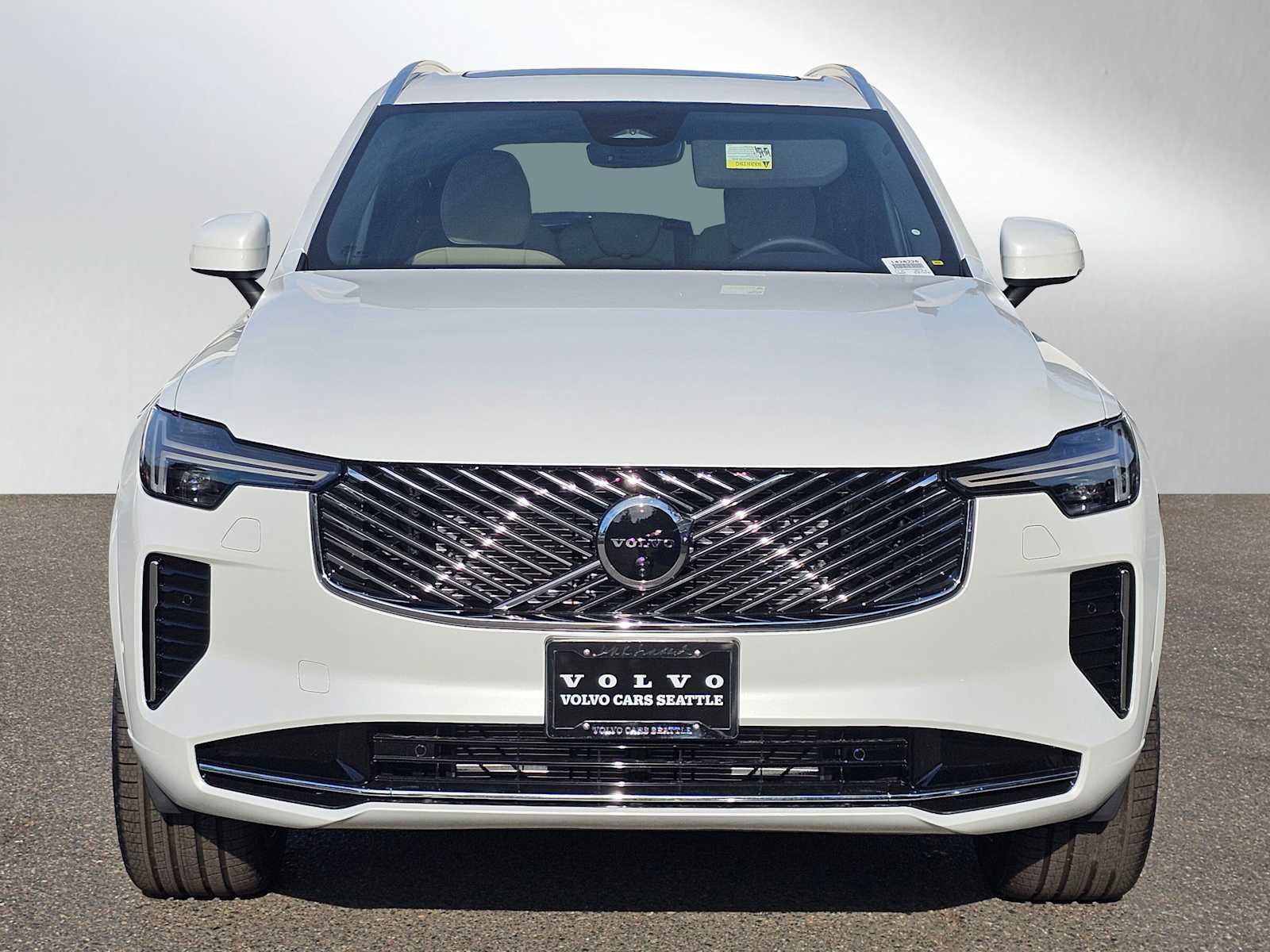 New 2026 Volvo XC90 B6 Plus w/ Protection Package Premier image 2