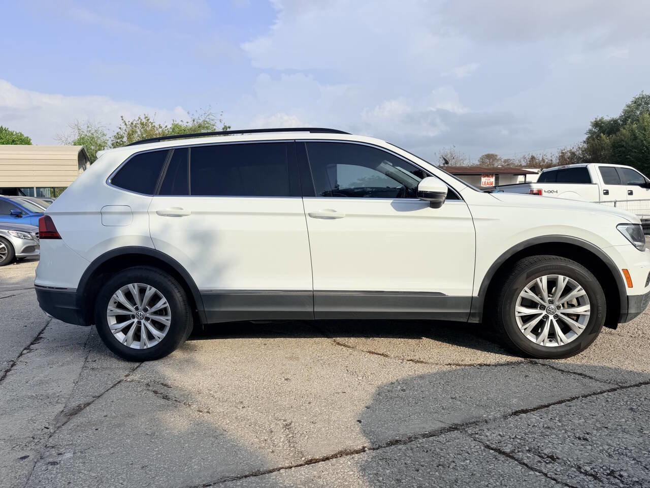 Used 2018 Volkswagen Tiguan SE FWD image 4