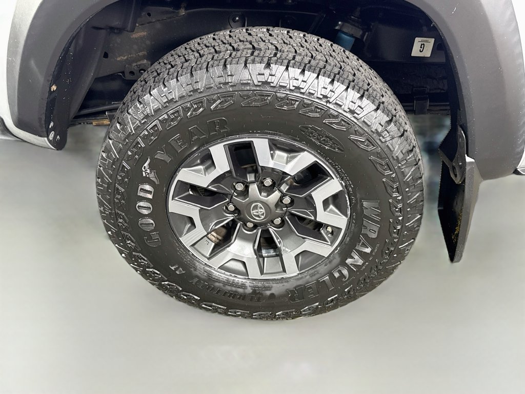 Used 2019 Toyota Tacoma TRD Off-Road AWD/4WD image 31
