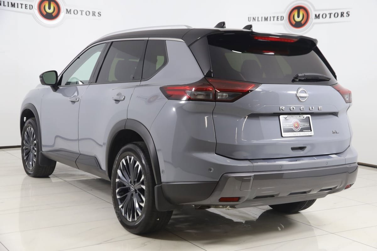 Used 2025 Nissan Rogue SL w/ Tech Package FWD image 4