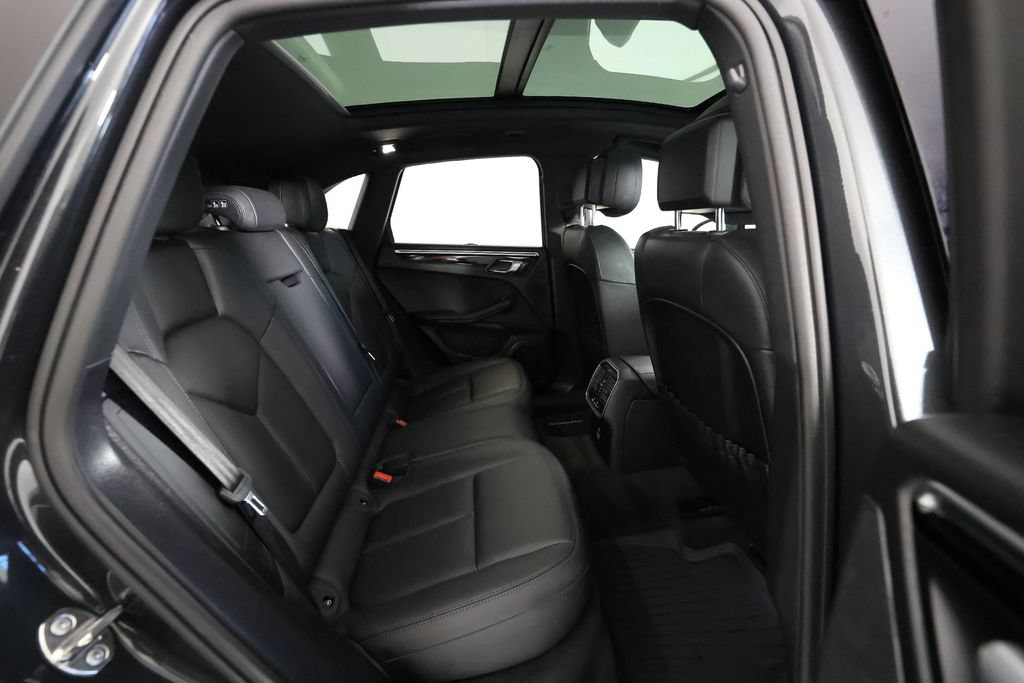 Used 2023 Porsche Macan AWD/4WD image 11