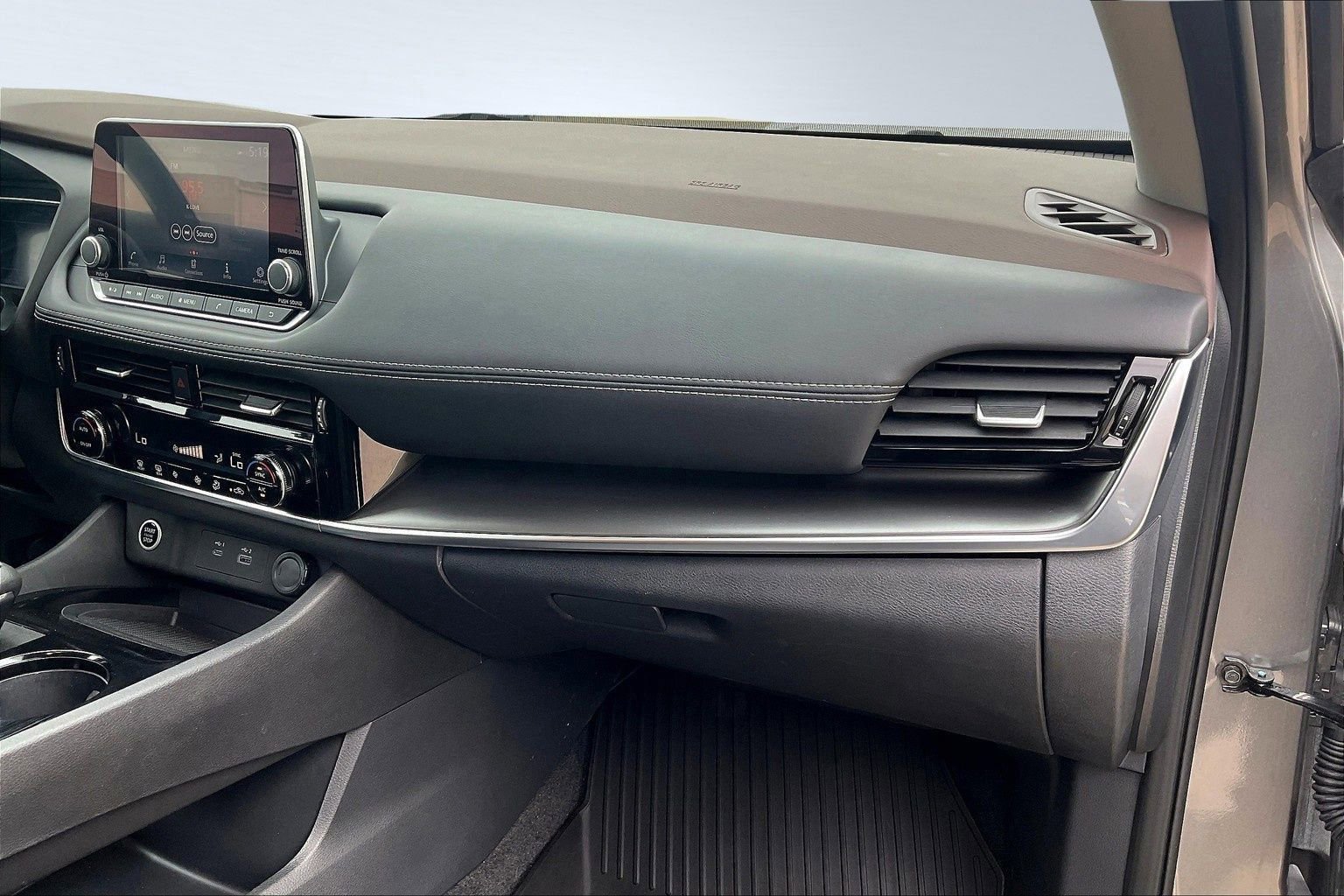 Certified 2023 Nissan Rogue SV image 23