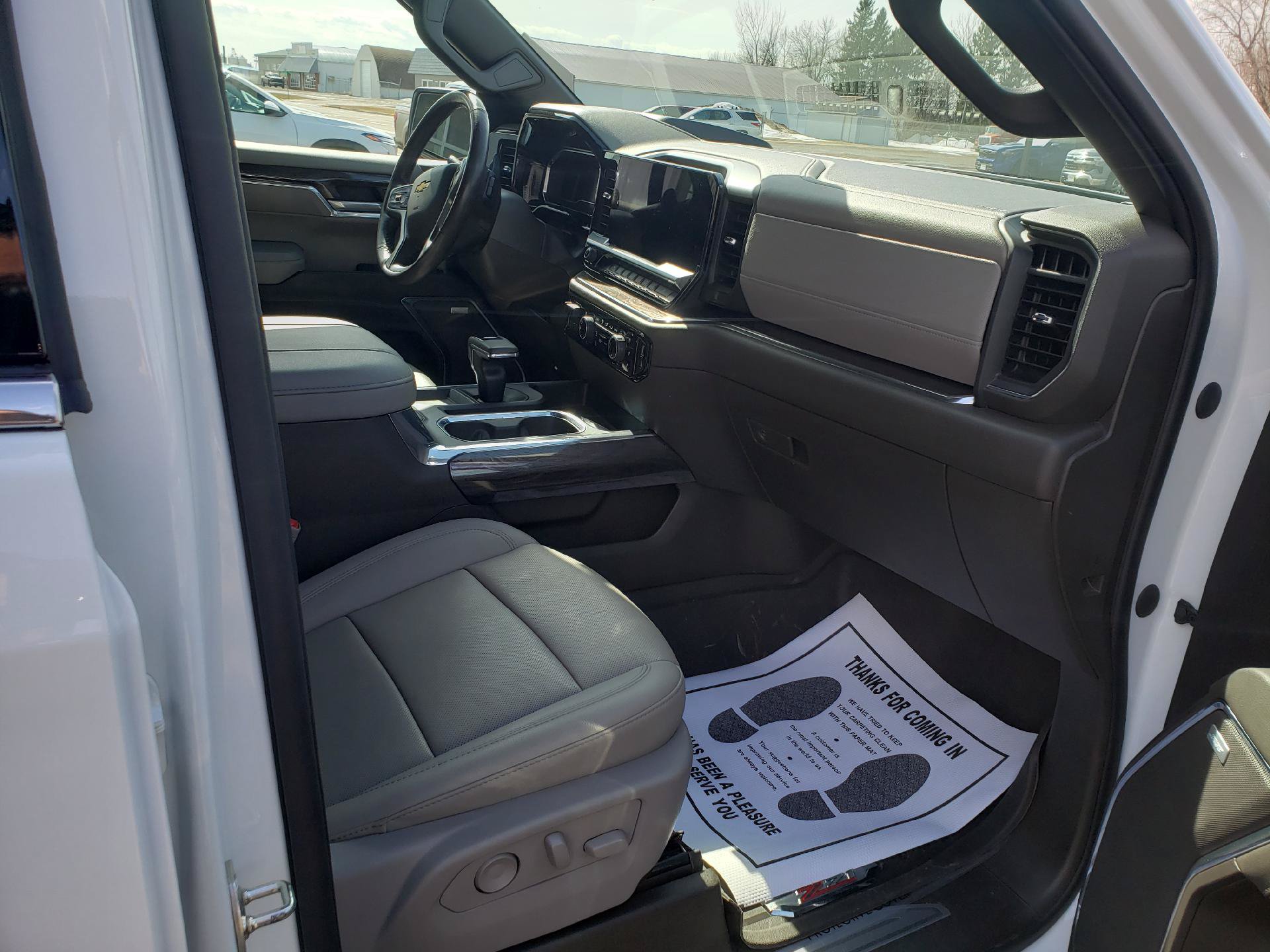 Used 2023 Chevrolet Silverado 1500 LTZ w/ Technology Package AWD/4WD image 10