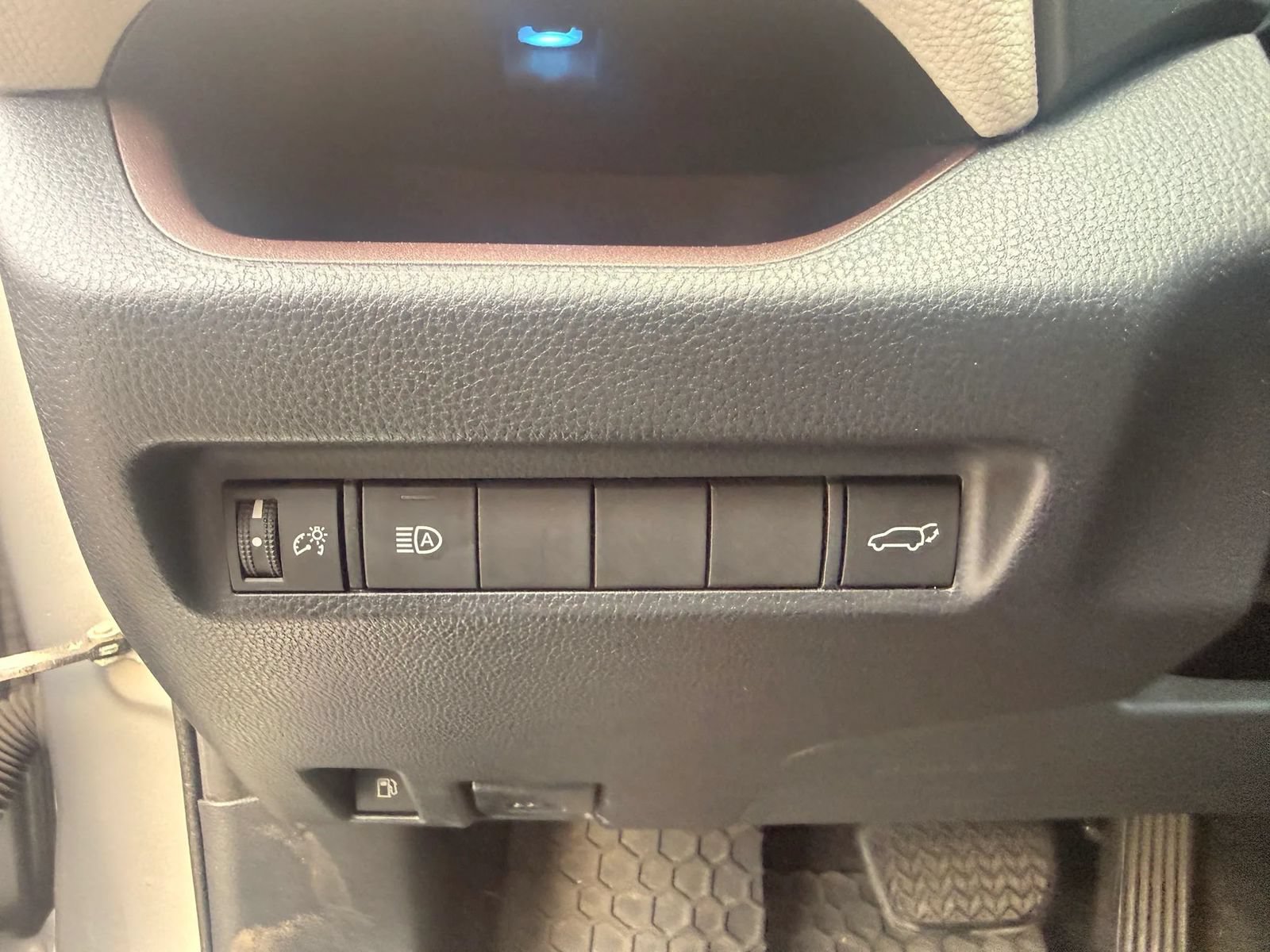 Used 2019 Toyota RAV4 Limited AWD/4WD image 12
