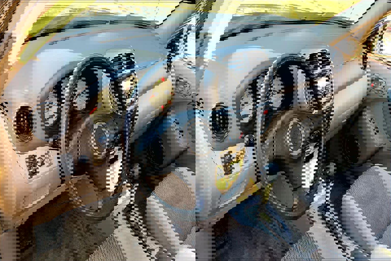 Used 2002 Toyota RAV4 4WD image 16