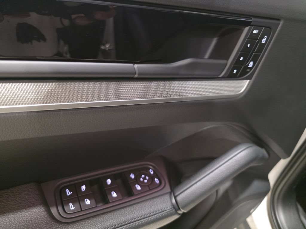 Certified 2026 Porsche Cayenne AWD/4WD image 20