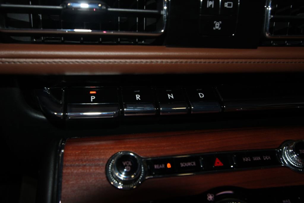 Used 2023 Lincoln Aviator Grand Touring w/ Equipment Group 301A AWD/4WD image 17