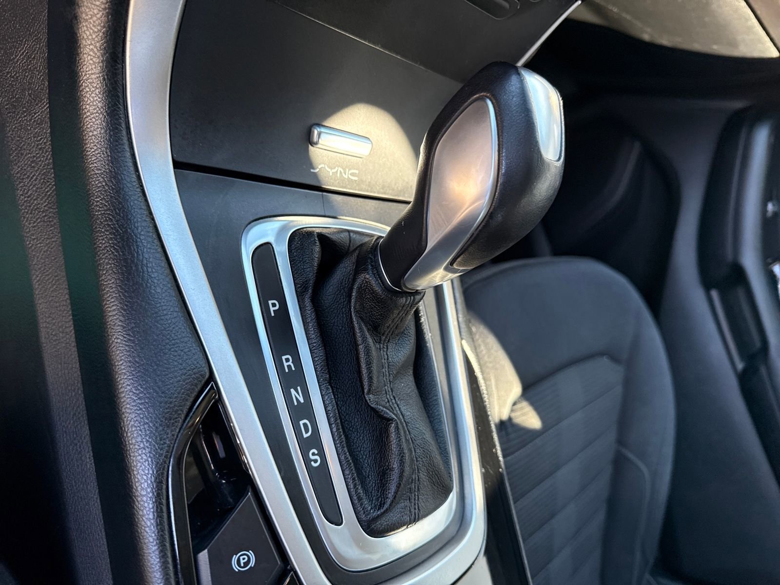 Used 2015 Ford Edge SEL image 24