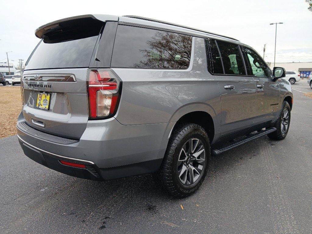 Used 2022 Chevrolet Suburban Z71 w/ Luxury Package image 3
