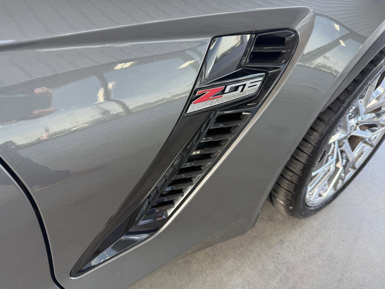 Used 2016 Chevrolet Corvette Z06 w/ 3LZ Preferred Equipment Group RWD image 7