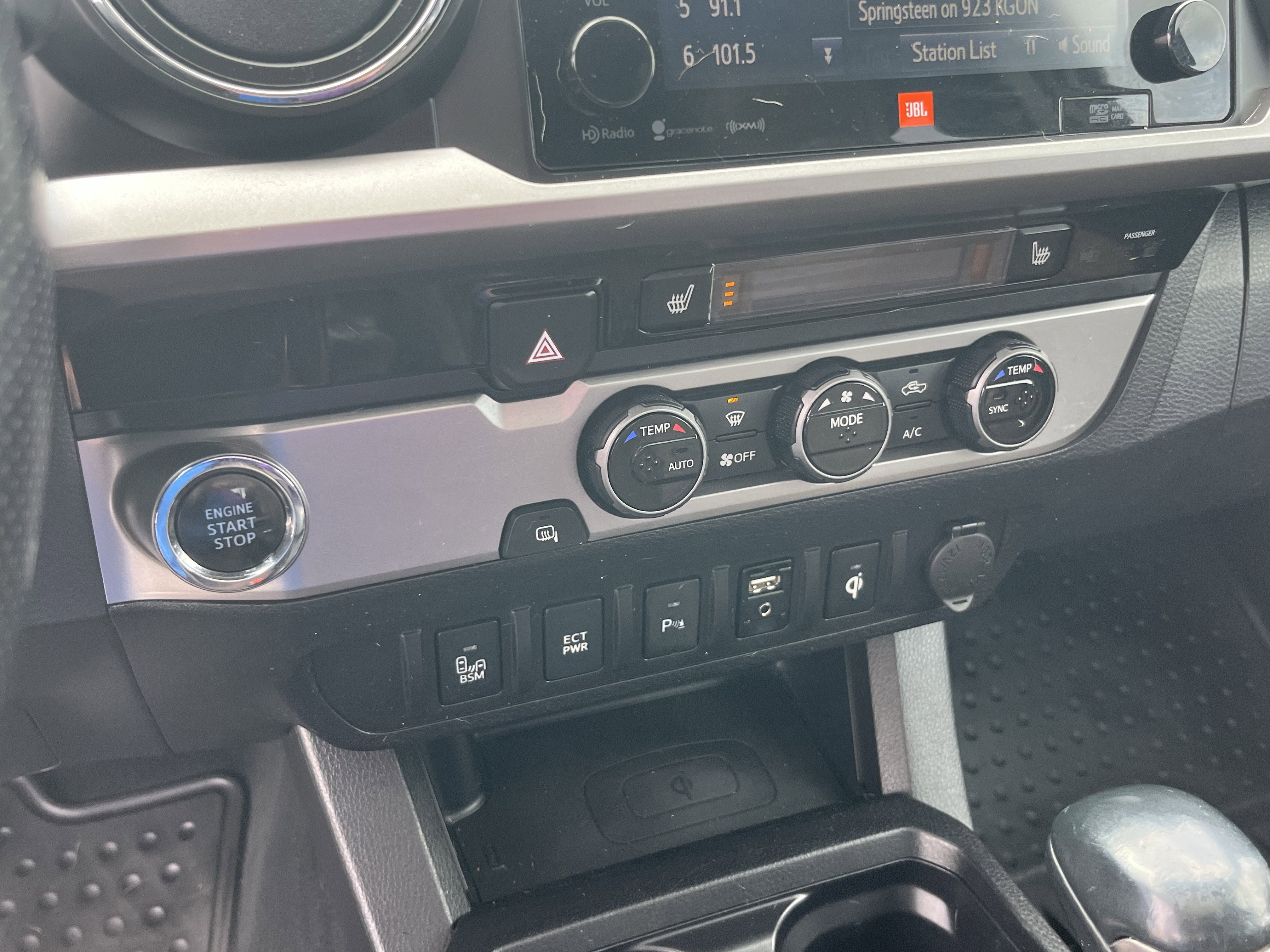 Used 2016 Toyota Tacoma Limited w/ Towing Package RWD image 23