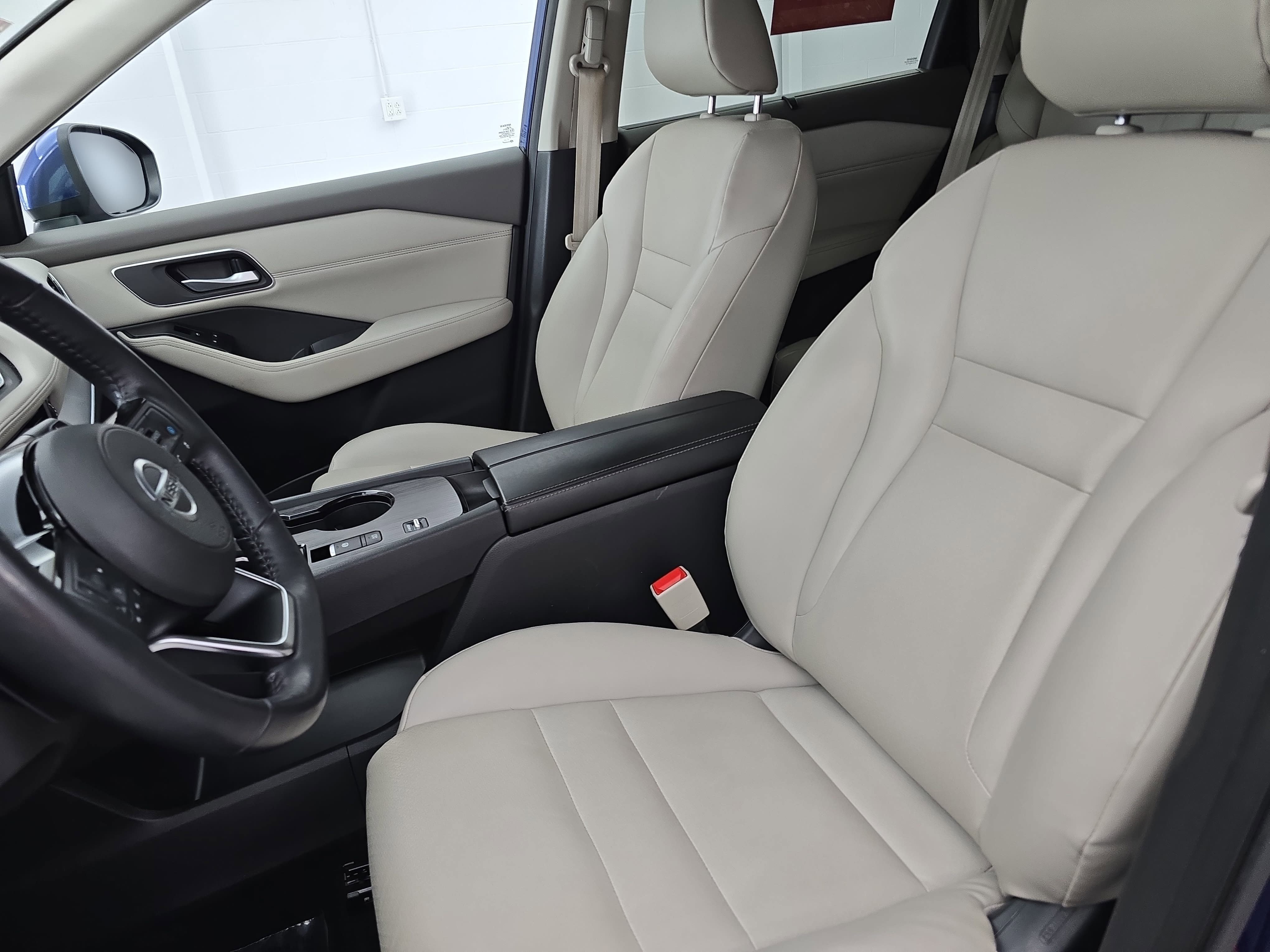 Certified 2021 Nissan Rogue SV w/ Premium Package FWD image 15