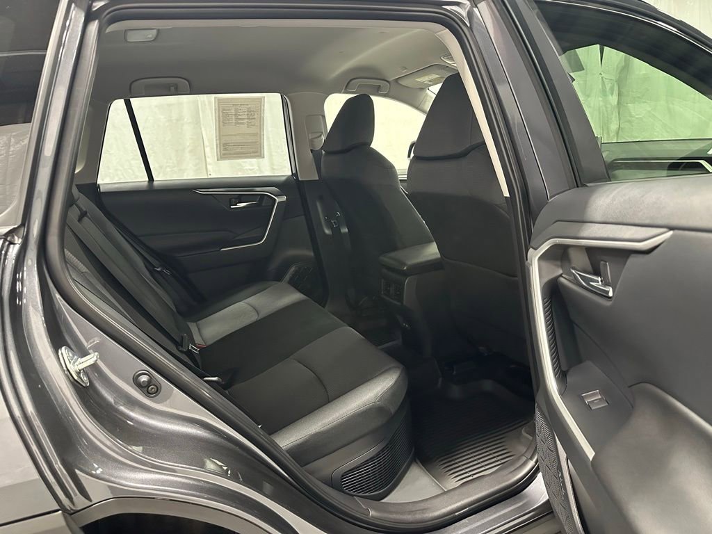 Used 2025 Toyota RAV4 XLE AWD/4WD image 46