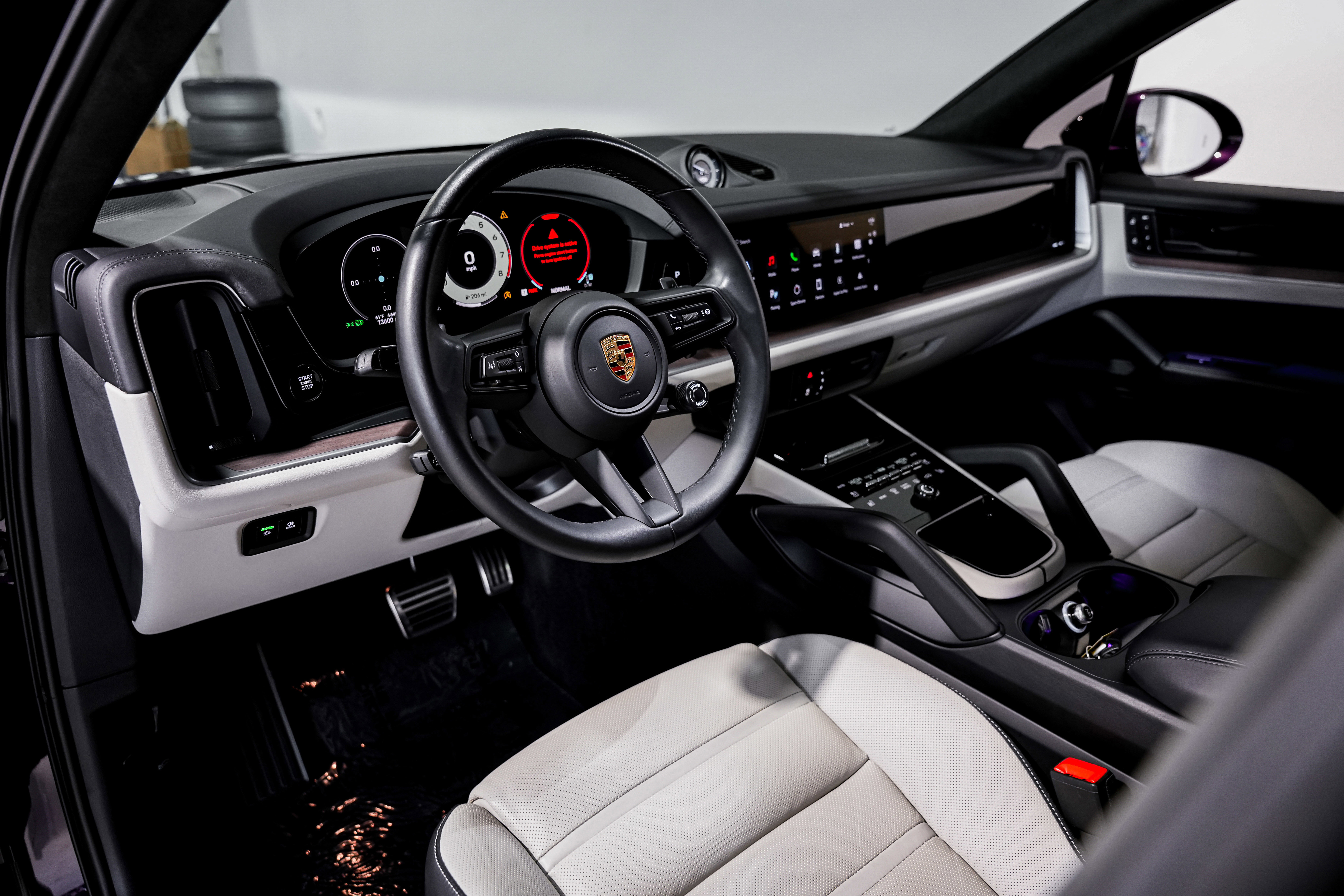 Used 2024 Porsche Cayenne S image 22