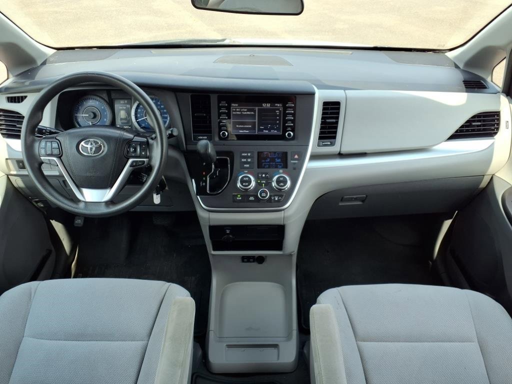 Used 2020 Toyota Sienna L image 12