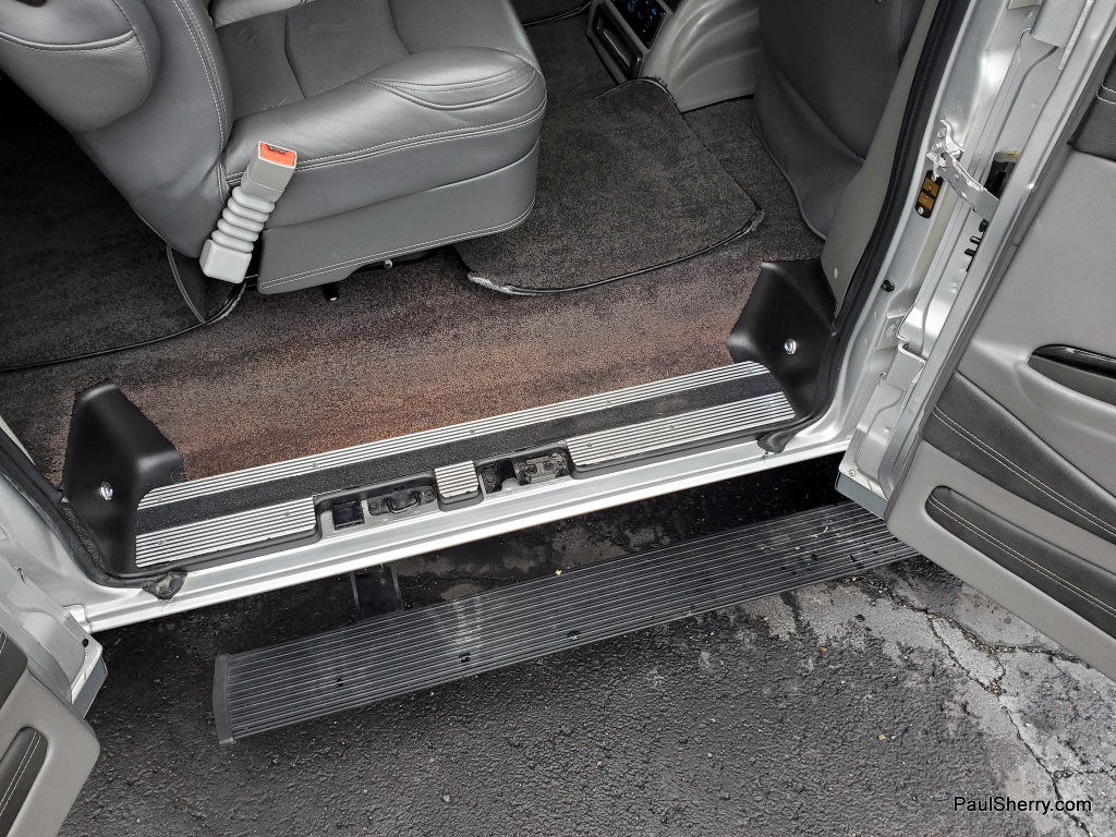Used 2023 Chevrolet Express 2500 RWD image 24