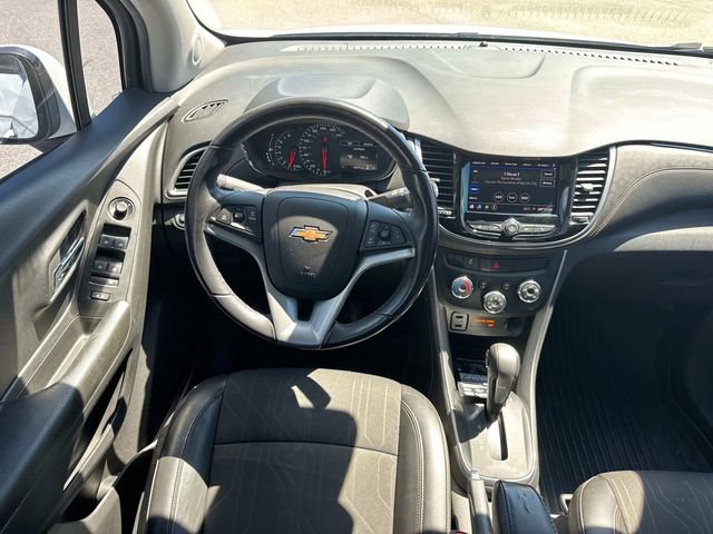 Used 2022 Chevrolet Trax LT w/ LT Convenience Package AWD/4WD image 17