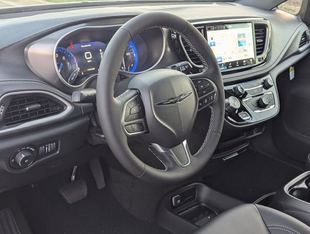 New 2026 Chrysler Pacifica Select image 10