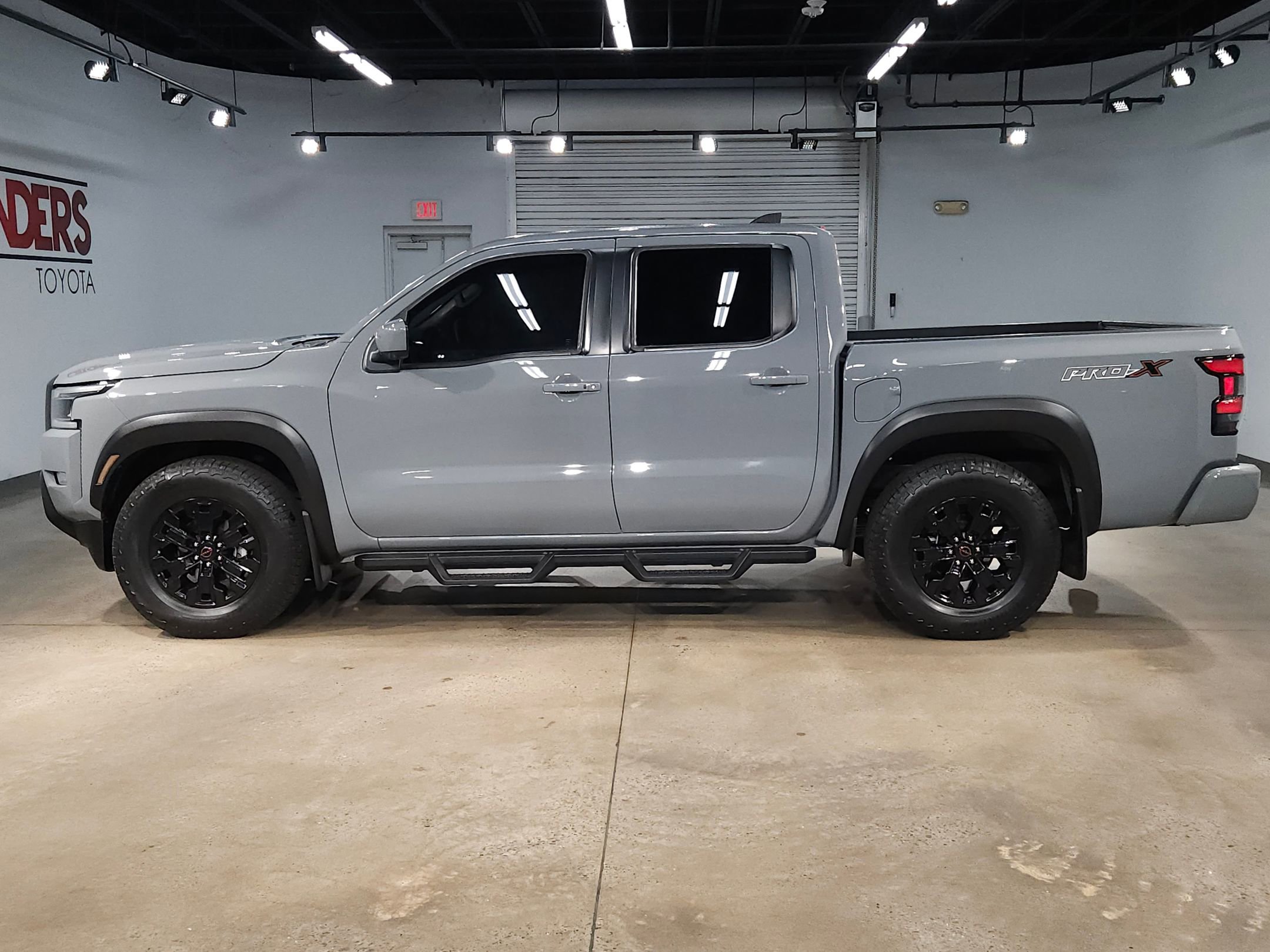 Used 2022 Nissan Frontier Pro-X RWD image 4