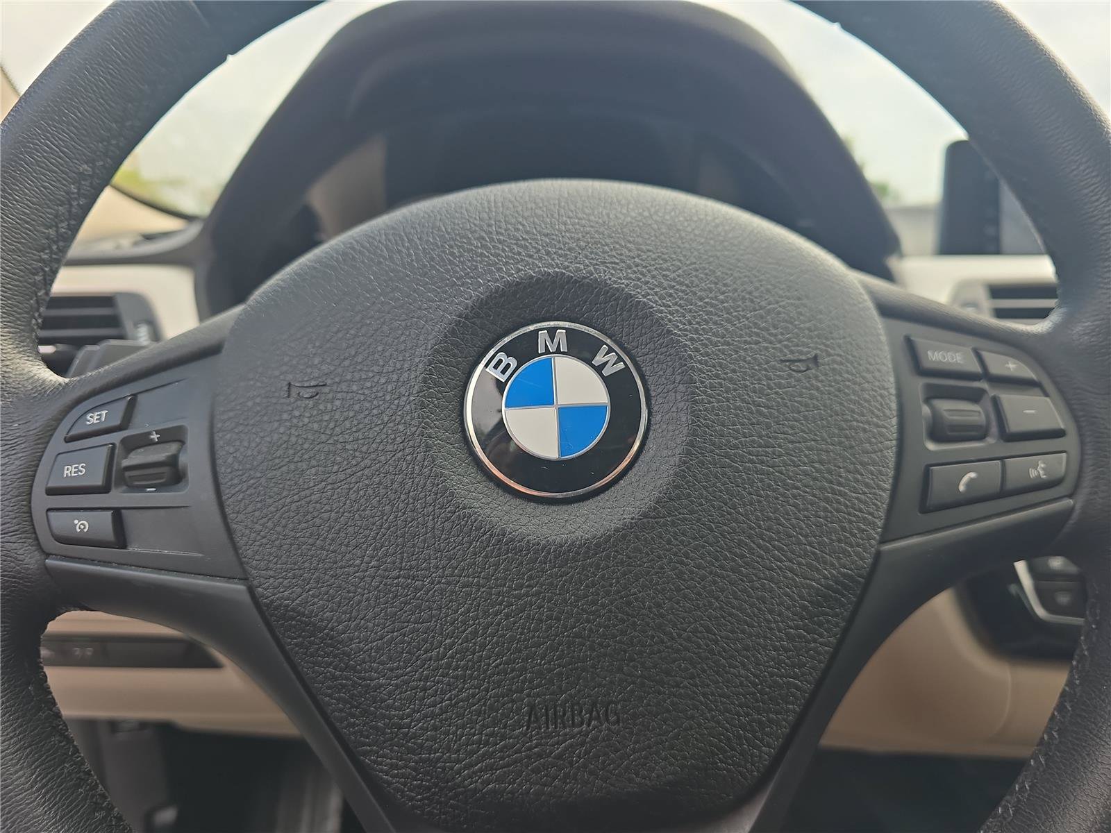 Used 2018 BMW 320i Sedan RWD image 22