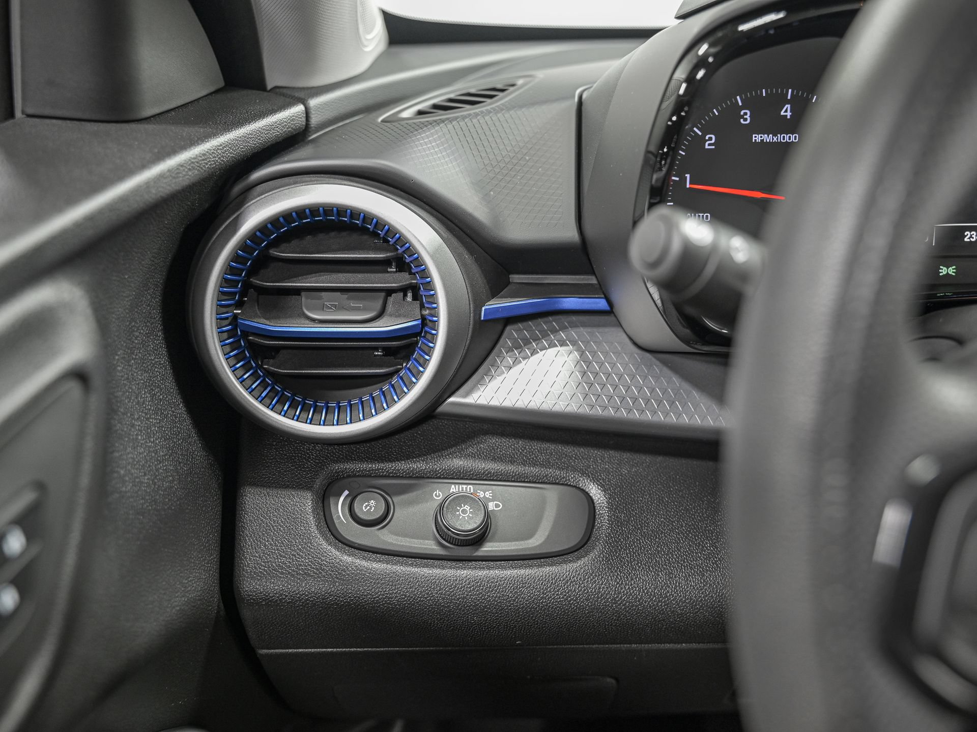 Used 2025 Chevrolet Trax LS FWD image 18