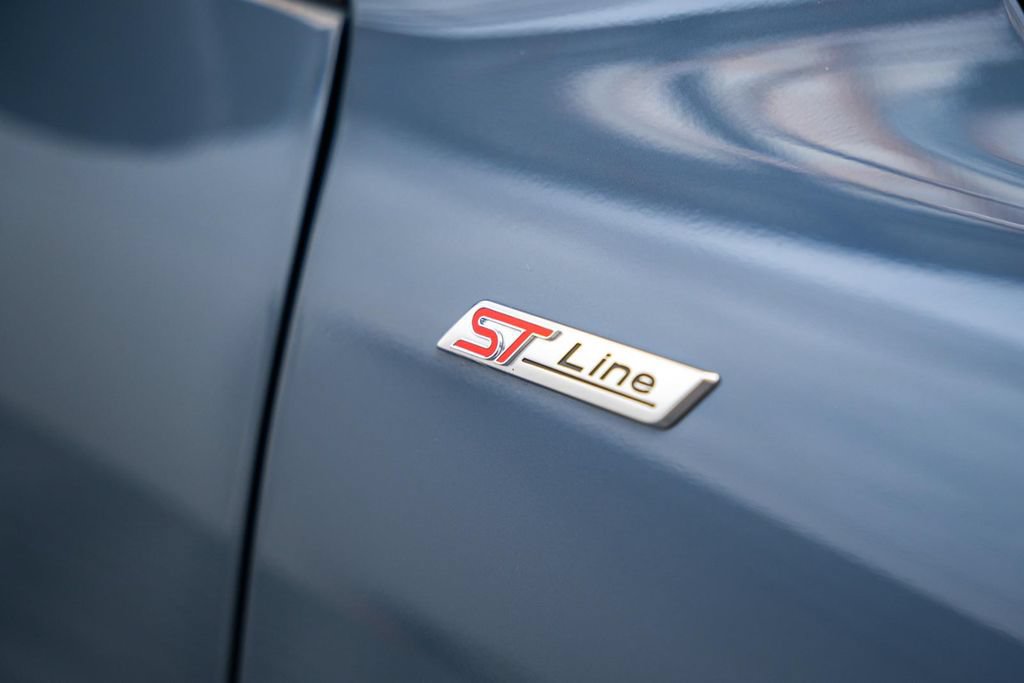 Certified 2025 Ford Escape ST-Line AWD/4WD image 15