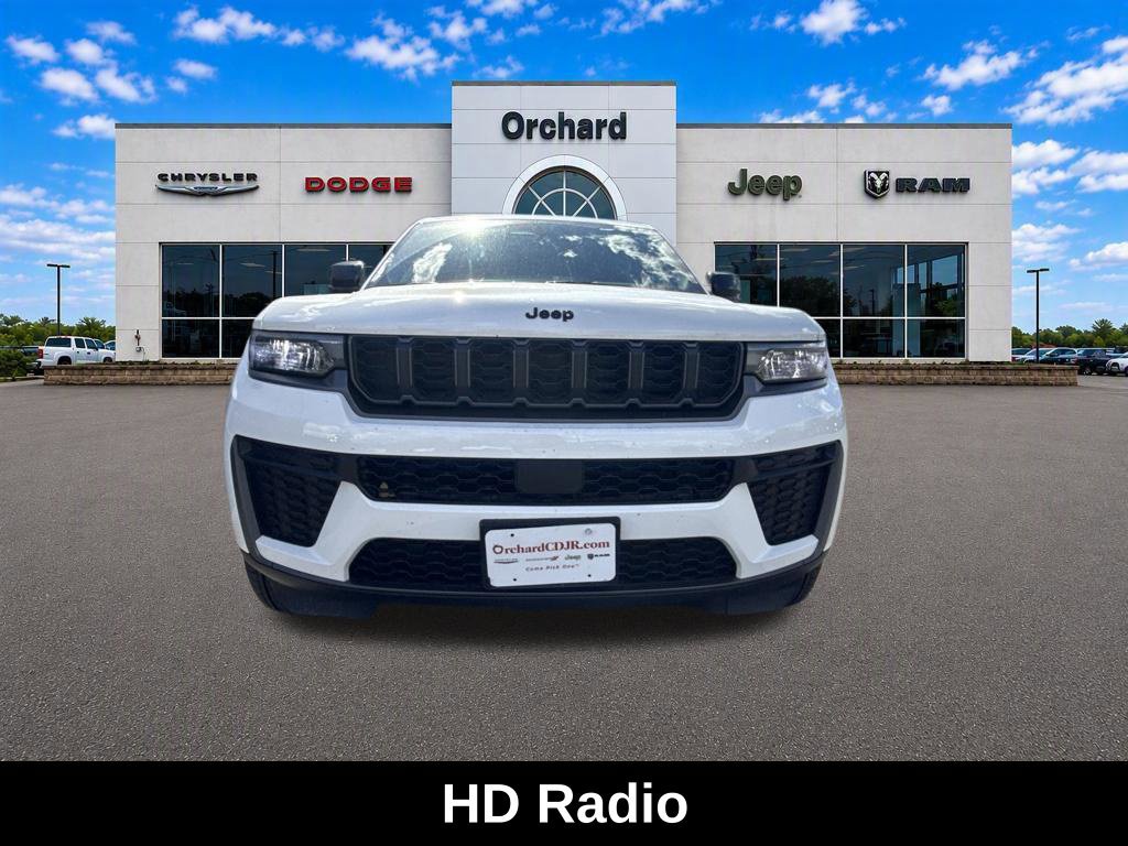 Used 2026 Jeep Grand Cherokee Altitude AWD/4WD image 9