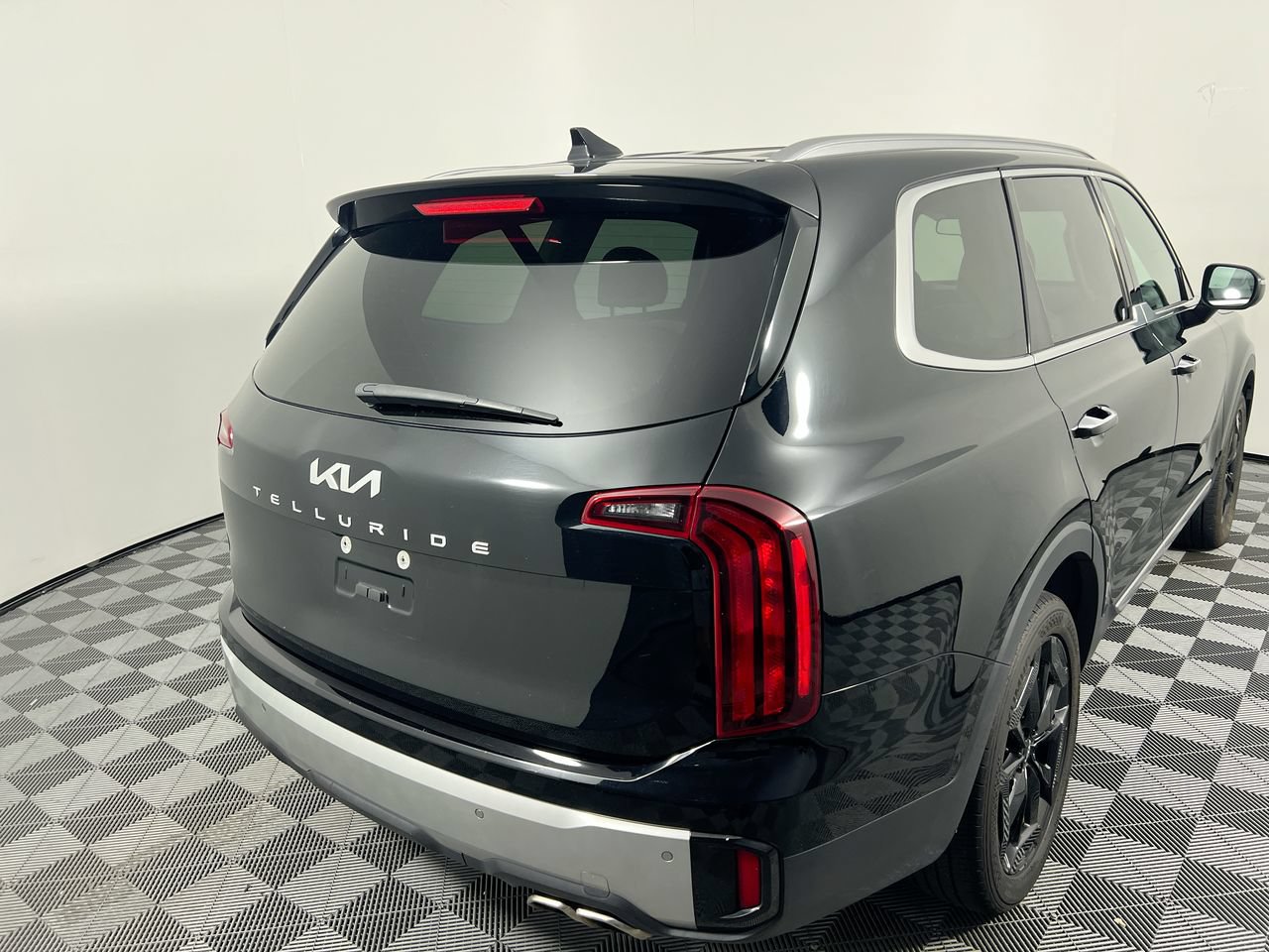 Used 2024 Kia Telluride S w/ S Sunroof Package FWD image 3