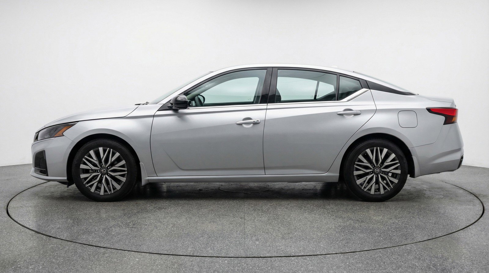 Used 2025 Nissan Altima 2.5 SV image 5