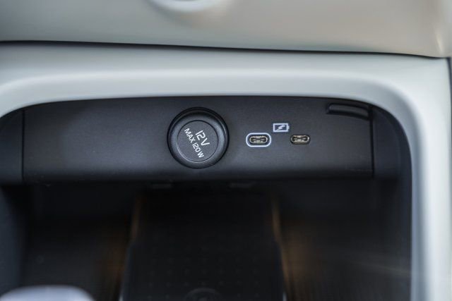 Used 2026 Volvo XC40 B5 Ultra w/ Protection Package Premier AWD/4WD image 23