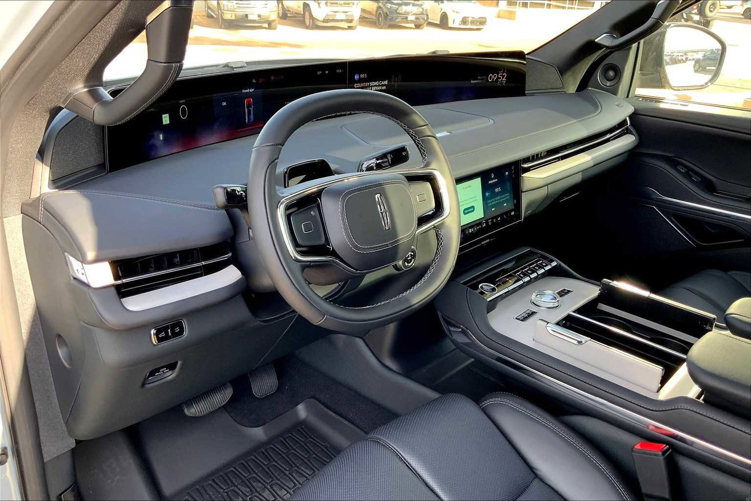 New 2025 Lincoln Navigator L Reserve w/ Jet Appearance Package image 8