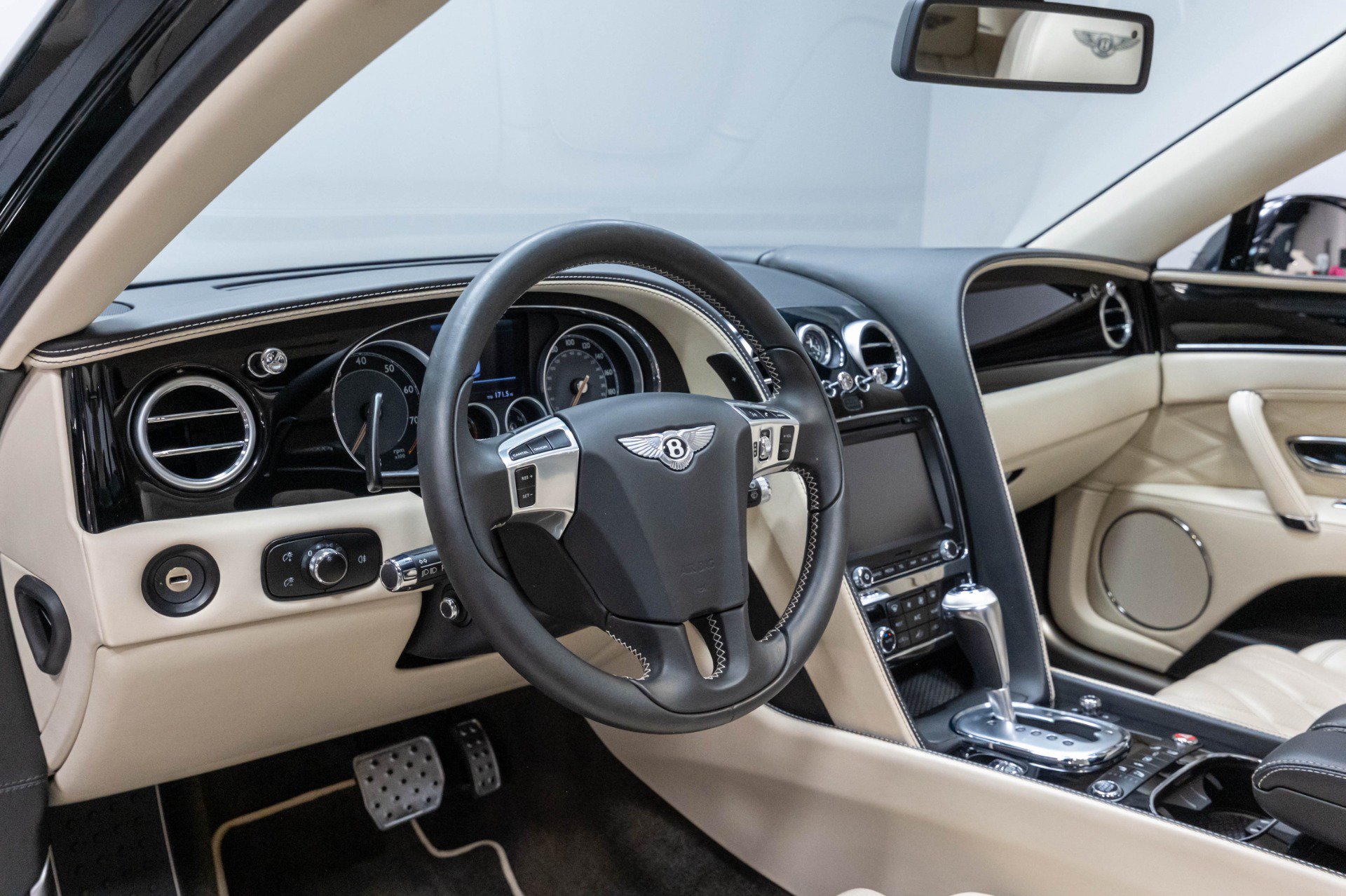 Used 2015 Bentley Flying Spur V8 AWD/4WD image 8