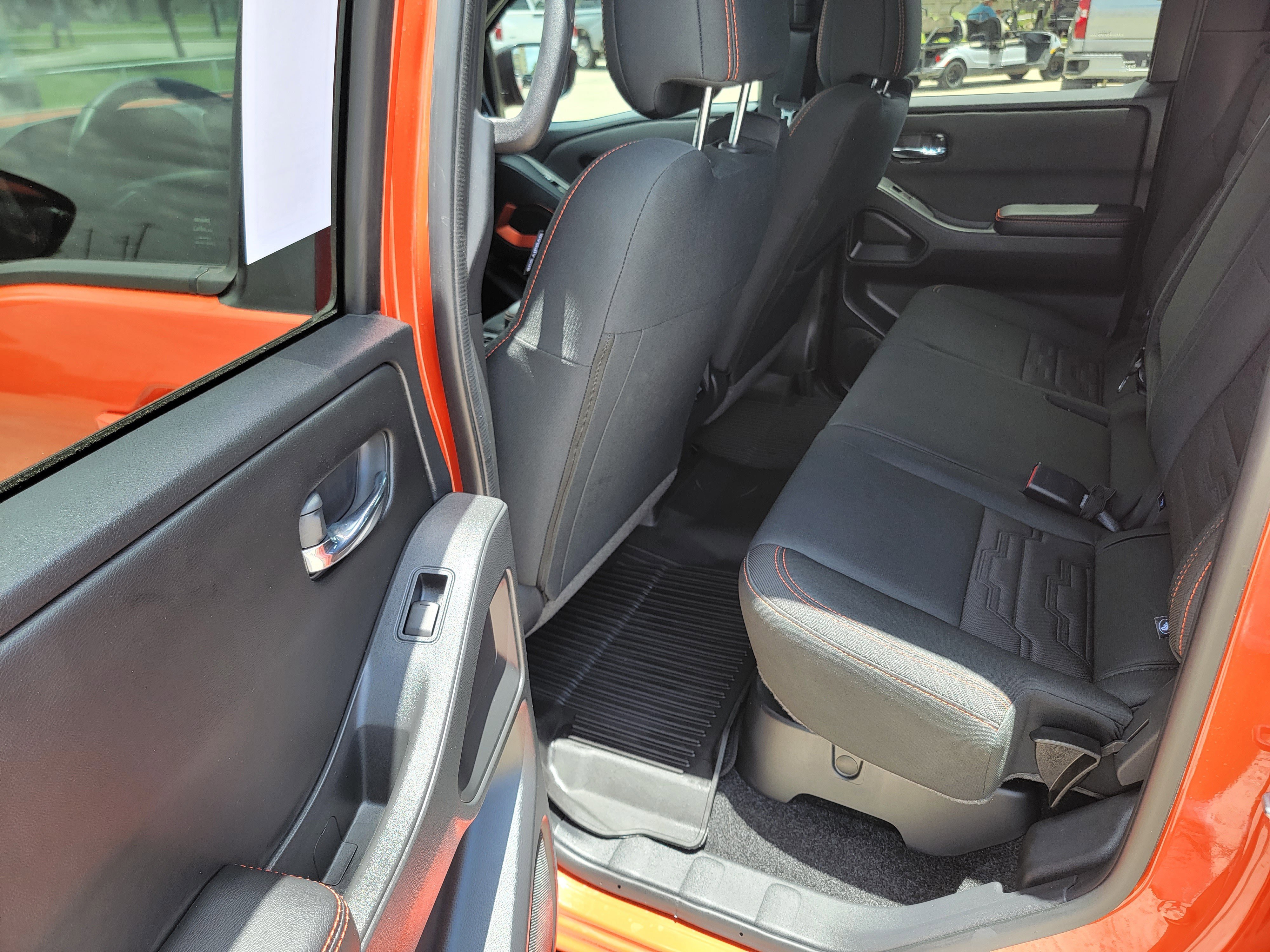 Used 2025 Nissan Frontier PRO-4X w/ Pro Convenience Package image 15