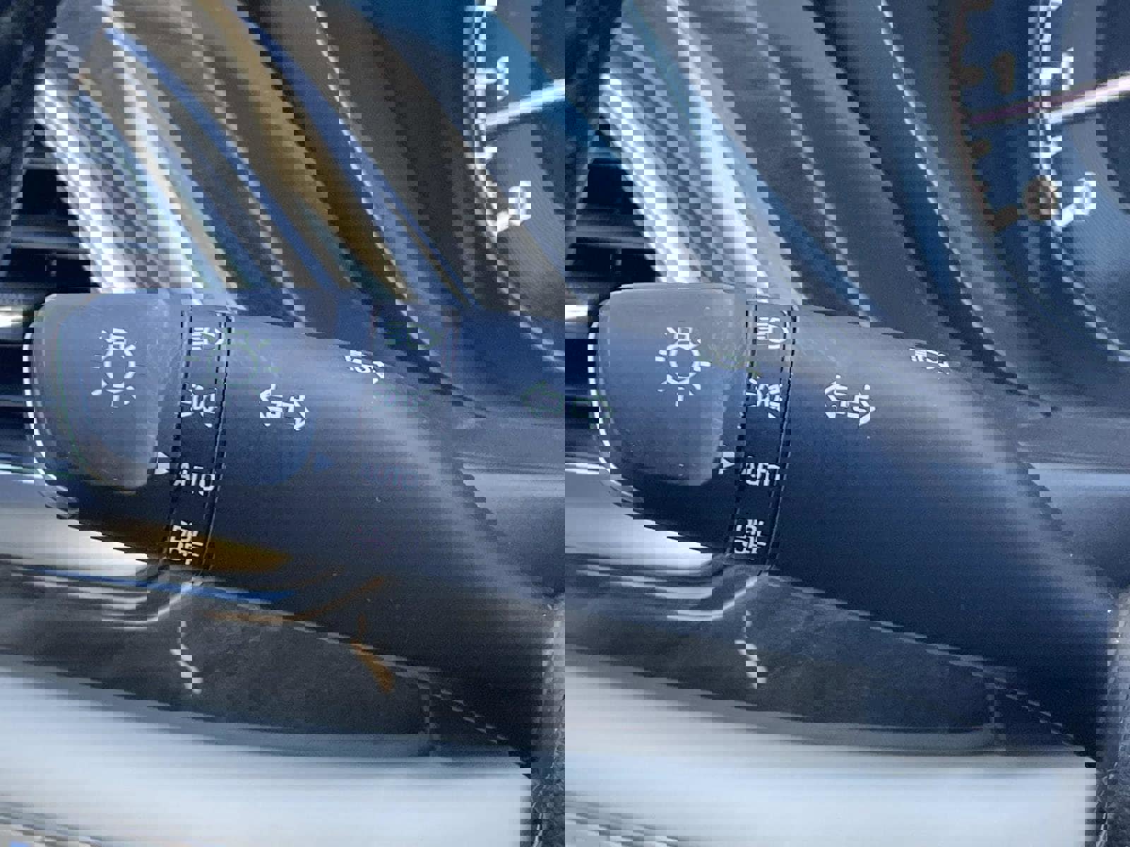 Used 2017 Genesis G90 3.3T Premium image 25