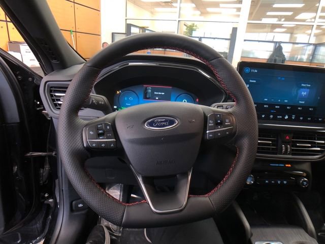 Used 2025 Ford Escape ST-Line Elite w/ Premium Technology Package image 13