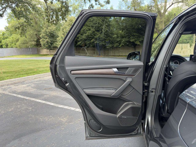 Certified 2025 Audi Q5 e Premium Plus w/ Premium Plus Package AWD/4WD image 21