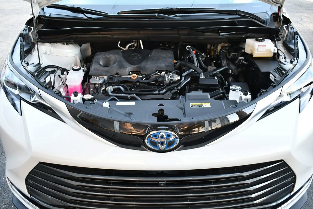 Used 2024 Toyota Sienna Platinum image 66