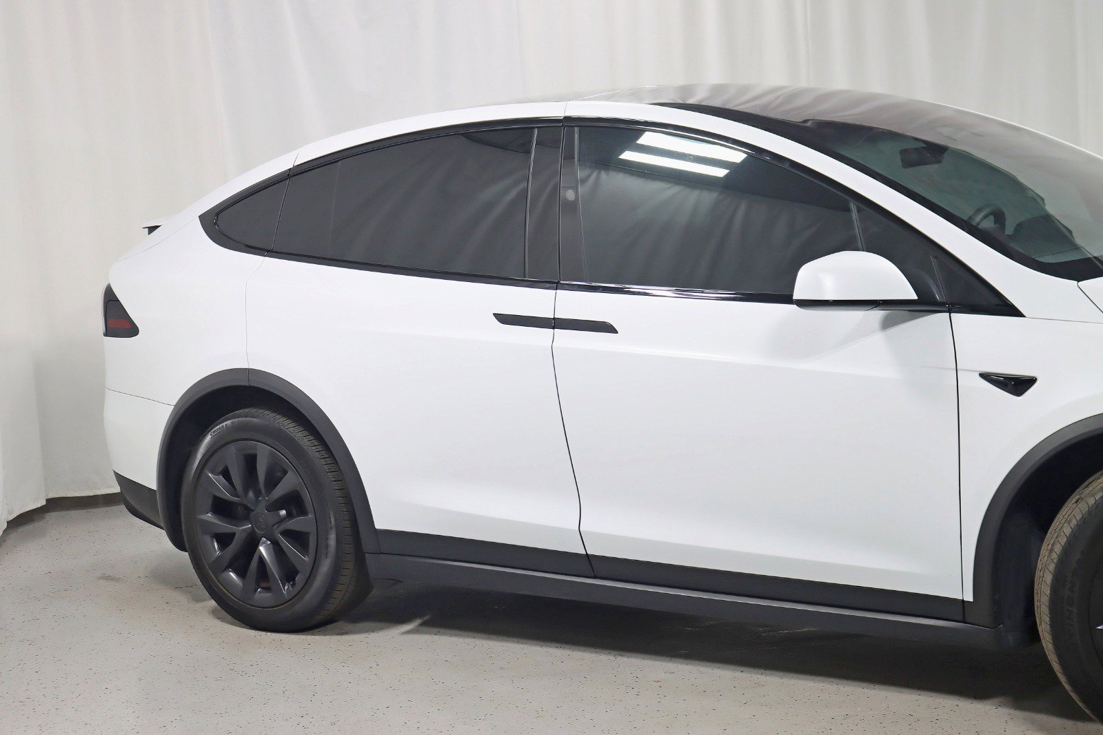 Used 2023 Tesla Model X image 3