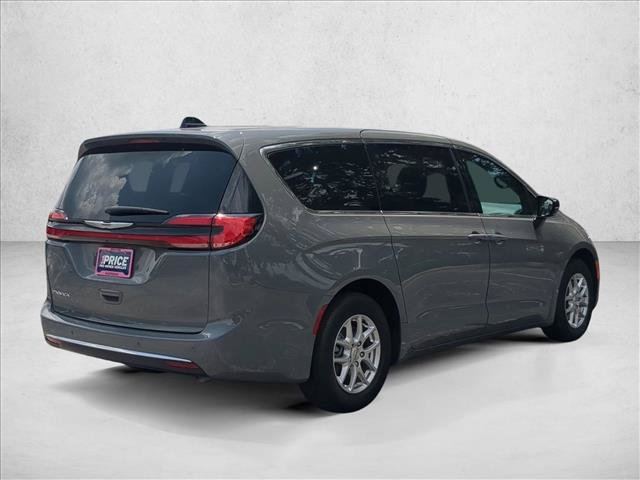 Used 2025 Chrysler Pacifica Select FWD image 5