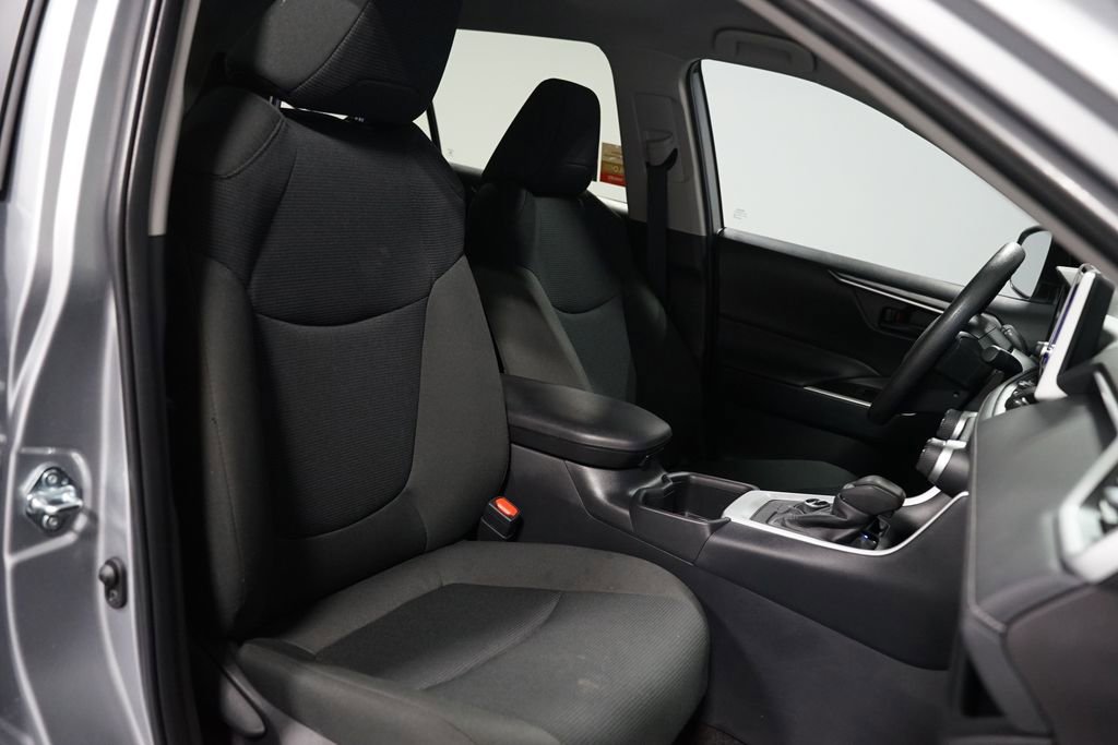 Used 2025 Toyota RAV4 LE image 27