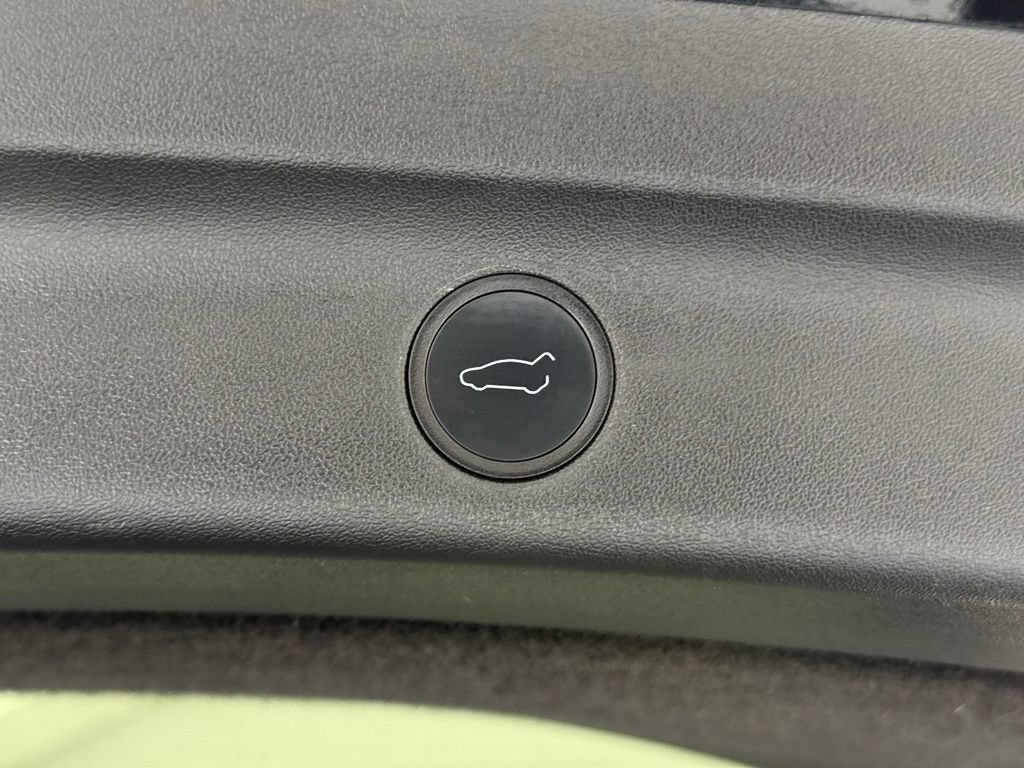 Used 2021 Tesla Model Y Long Range AWD/4WD image 5