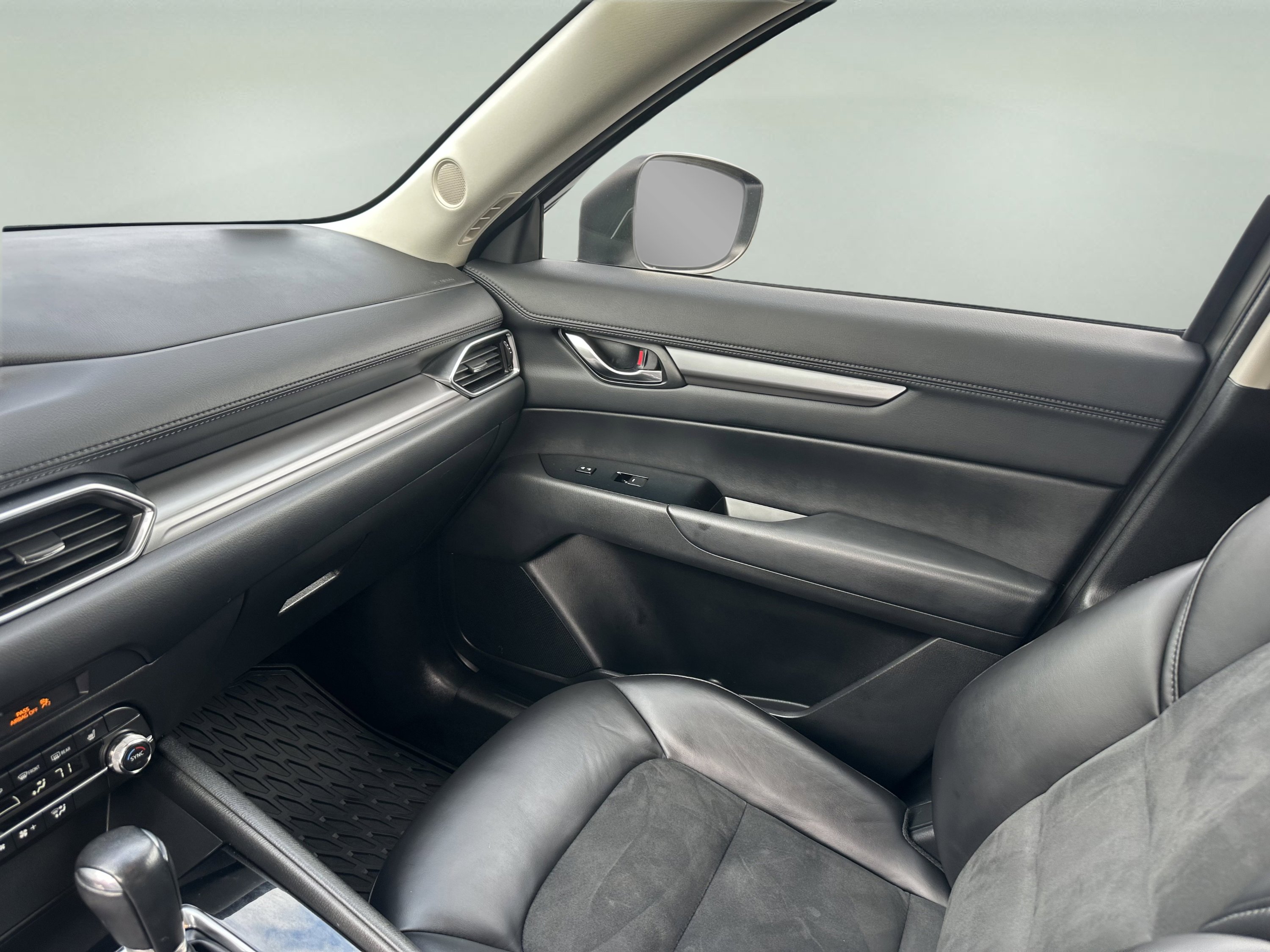 Used 2019 MAZDA CX-5 Touring image 16