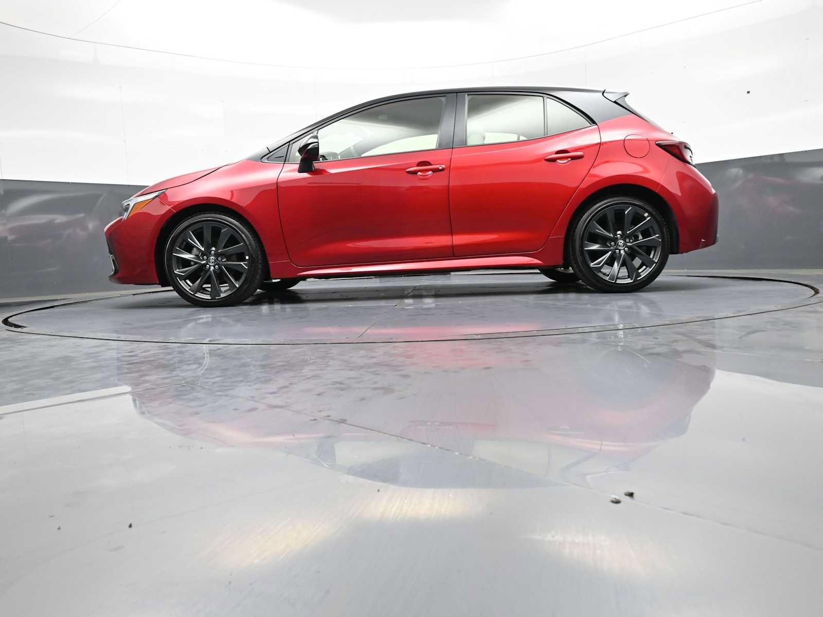 Used 2025 Toyota Corolla XSE FWD image 30