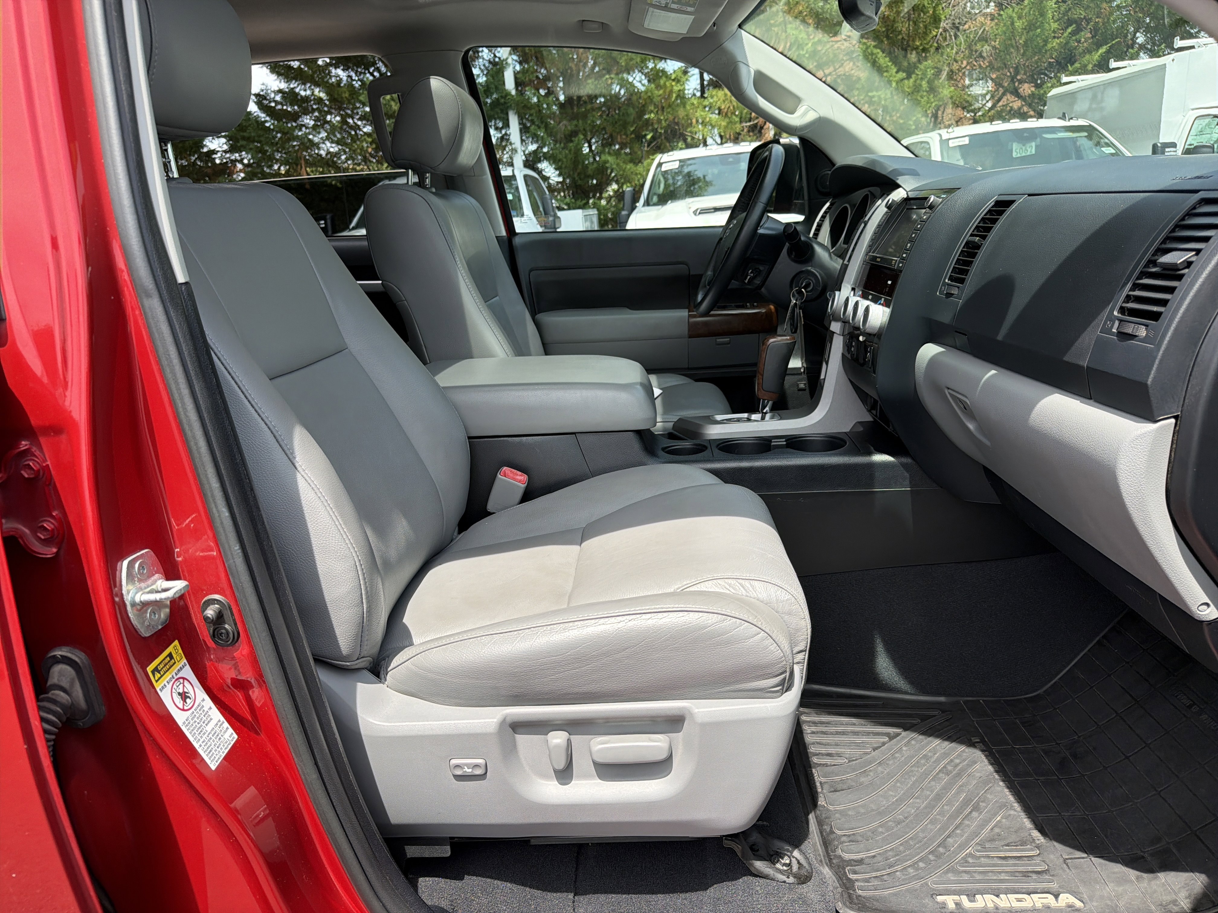 Used 2013 Toyota Tundra Limited w/ Memory Pkg AWD/4WD image 34