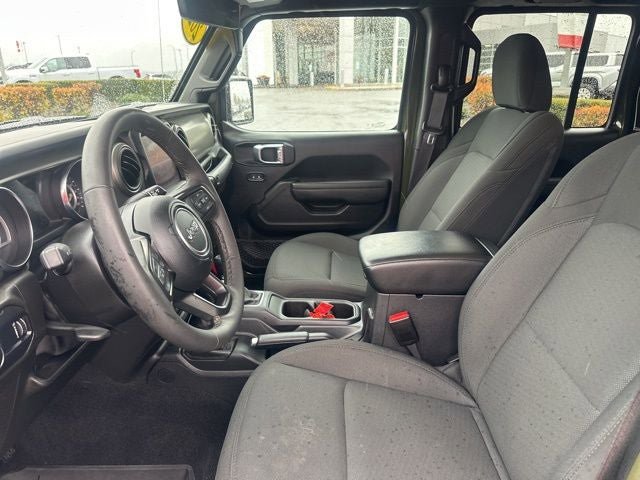 Used 2023 Jeep Gladiator Willys AWD/4WD image 16